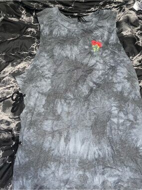 Empyre Tie-Dye Sleeveless Tank with Small Red Flower Embroidery size large